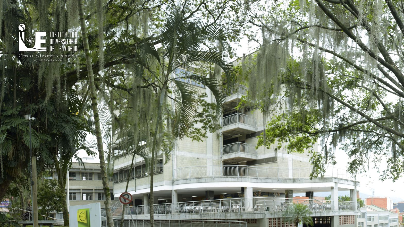 La Institución Universitaria de Envigado presenta en esta sección información cuantitativa y cualitativa que muestra en su primera etapa la oferta académica, estudiantes matriculados y graduados, docentes de carrera y ocasionales y recursos de información bibliográfica.